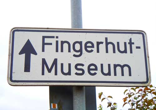 クレクリンゲンの指ぬき博物館への標識