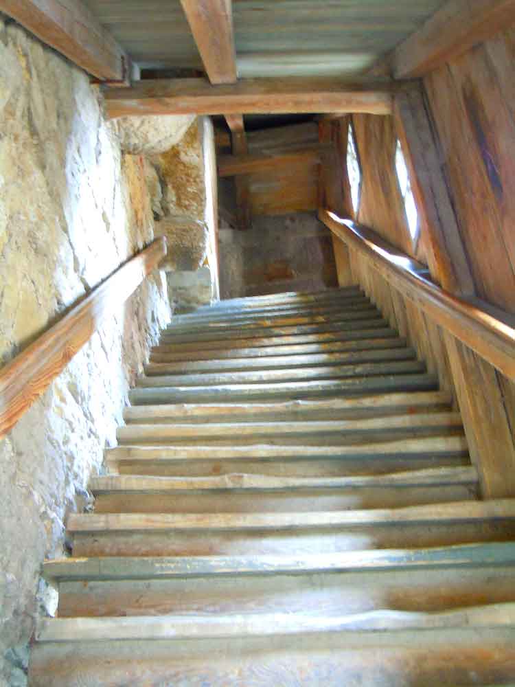 ドイツのローテンブルクのレーダー門の階段