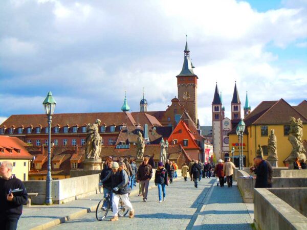 【ヴュルツブルク】魅惑の中世都市をお散歩 − ドイツ RIKA MUSEUM