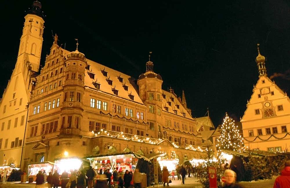ドイツのローテンブルクのクリスマスマーケット