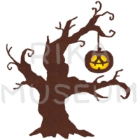 おばけのかぼちゃが吊るされた古い木のシルエットのイラスト