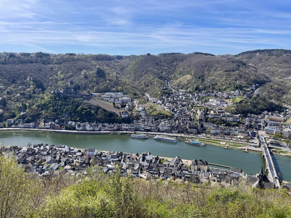 【ヴェッターファーネ】ワインの街コッヘムを見渡せる小さな展望台 – ドイツ